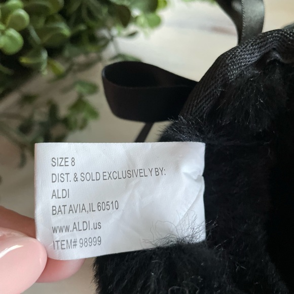 Black suede and lambs wool lined booties Sz 8 - Picture 3 of 6